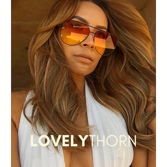 QUAY // ltd ed desi collab oversize black frame orange yellow fade lens aviators - Picture 5 of 16